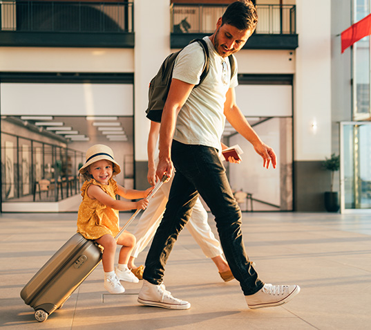 10 tips til en god flyvetur med en baby og små børn