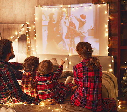 Årets bedste julefilm og juleserier (2024) - og hvor du kan se dem!